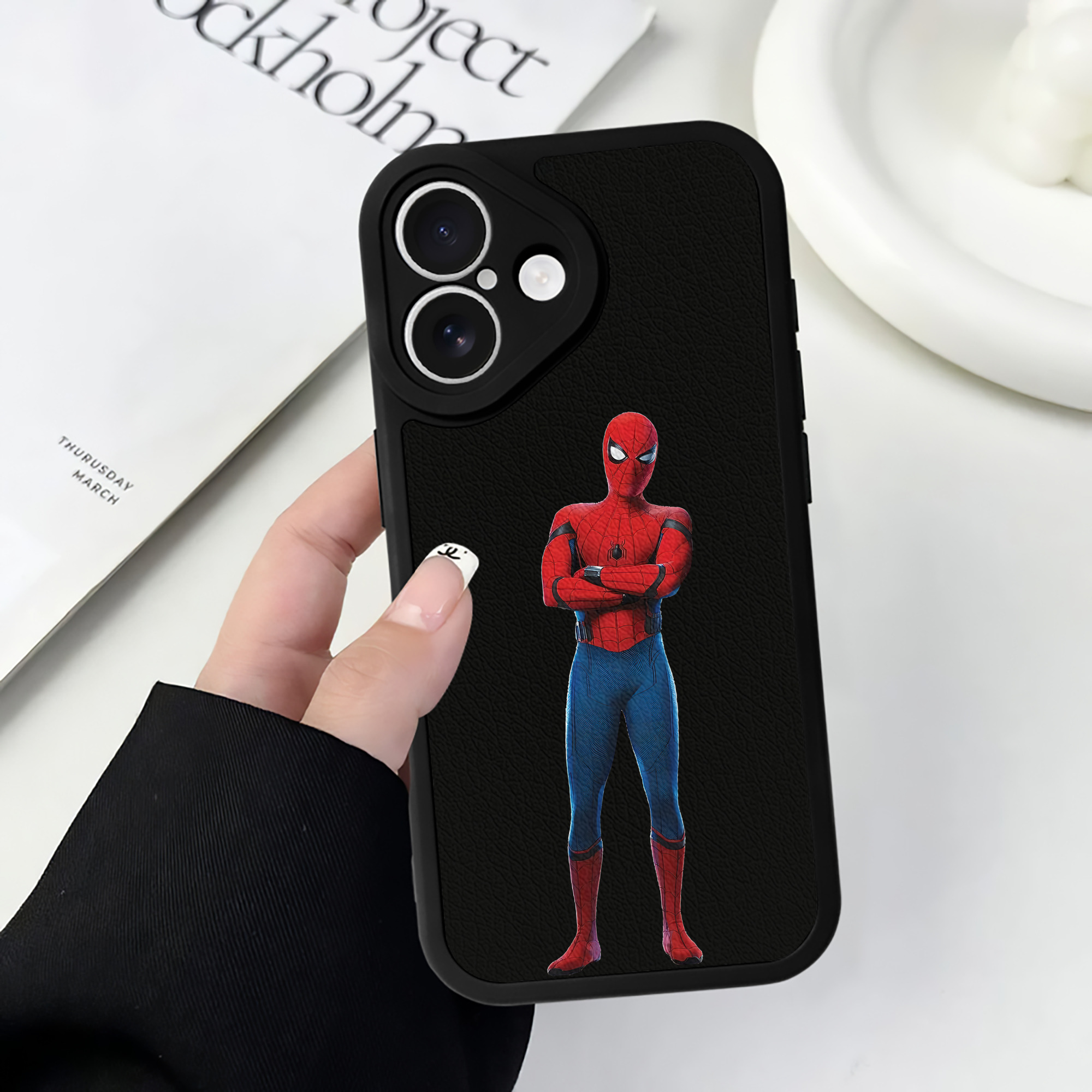 Spider Man スパイダーマン 【iPhone 16シリーズ対応】シリコンスマホケース（レザー調） 材質：シリコン